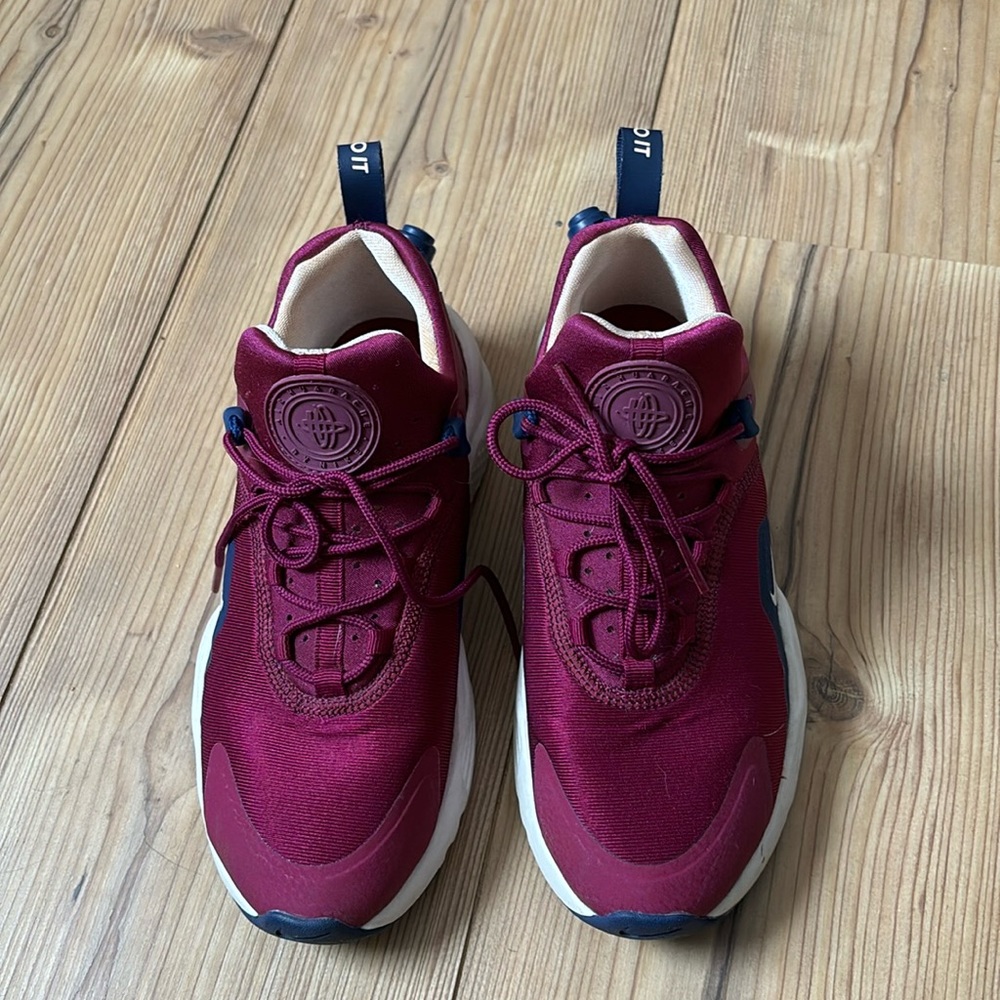 🎉FINAL CALL 🎉 Nike hurache sneakers